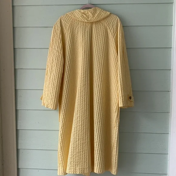 Vintage 1960’s Pleated Yellow Trench Jacket - Picture 6 of 9